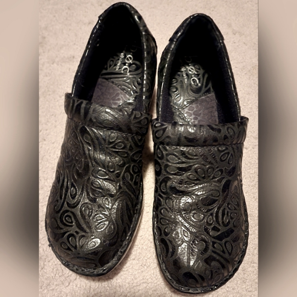 Women's Nursing Shoes